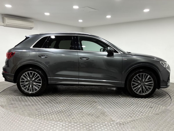 Used Audi Q3 2020 for sale - 76095170: Photo 2