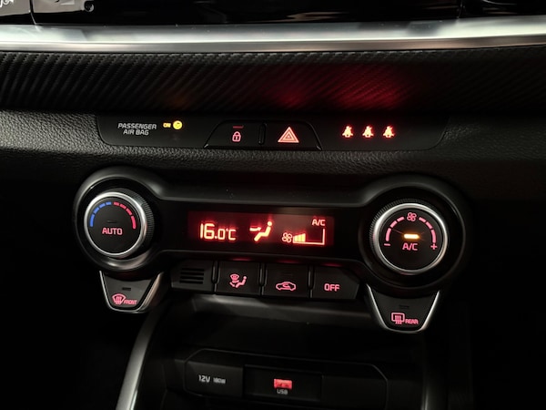 Used Kia Stonic 2021 for sale - 75608885: Photo 33