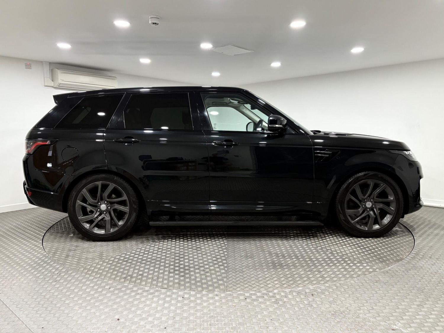 Used Land Rover Range Rover Sport 2018 for sale - 76887240: Photo 2