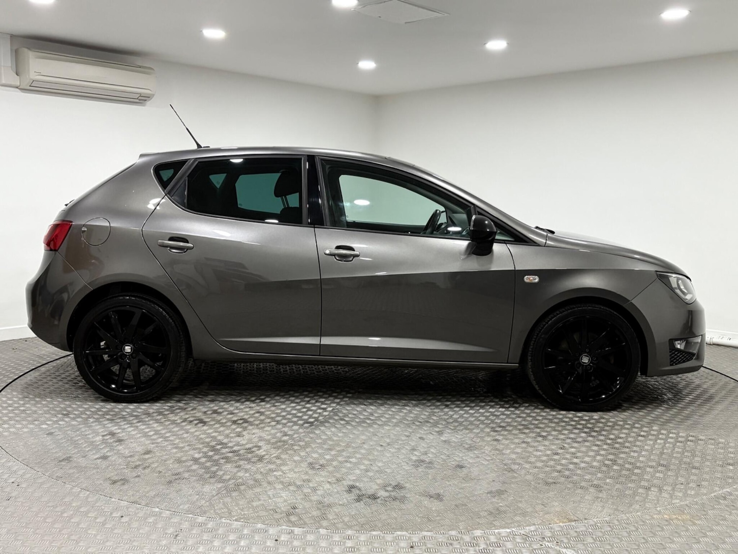 Used SEAT Ibiza 2017 for sale - 77242624: Photo 2