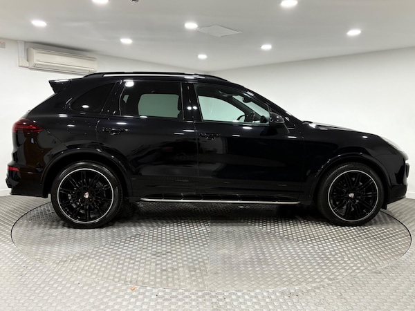 Used Porsche Cayenne 2018 for sale - 75977254: Photo 2