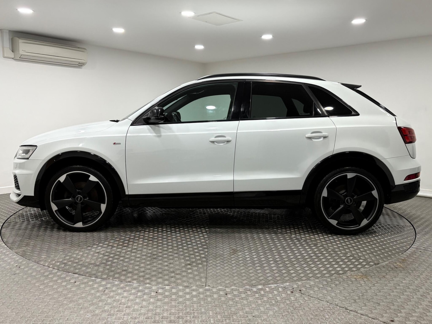 Used Audi Q3 2017 for sale - 77021111: Photo 6