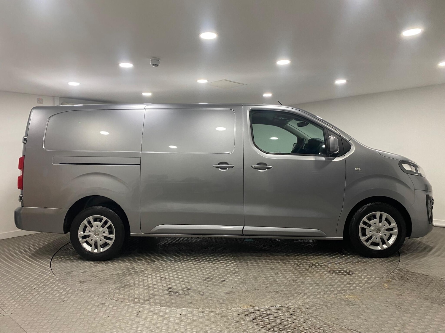 Used Vauxhall Vivaro 2019 for sale - 77119857: Photo 2