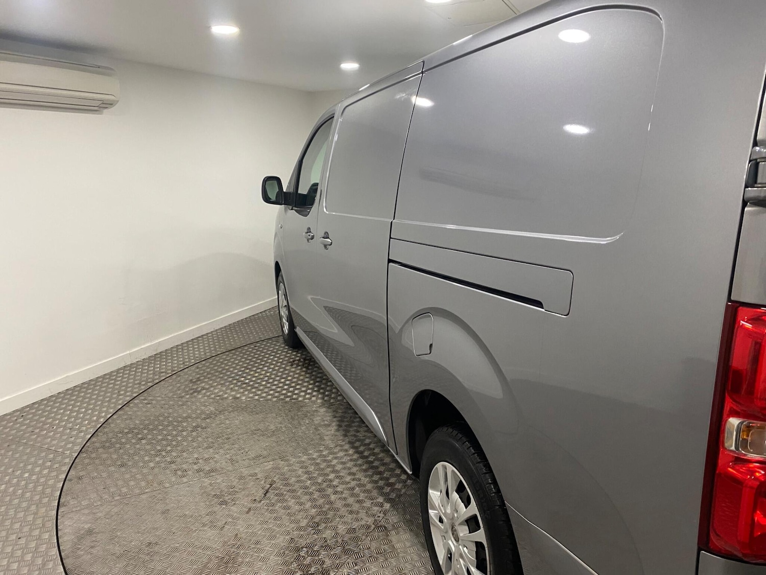 Used Vauxhall Vivaro 2019 for sale - 77119857: Photo 30