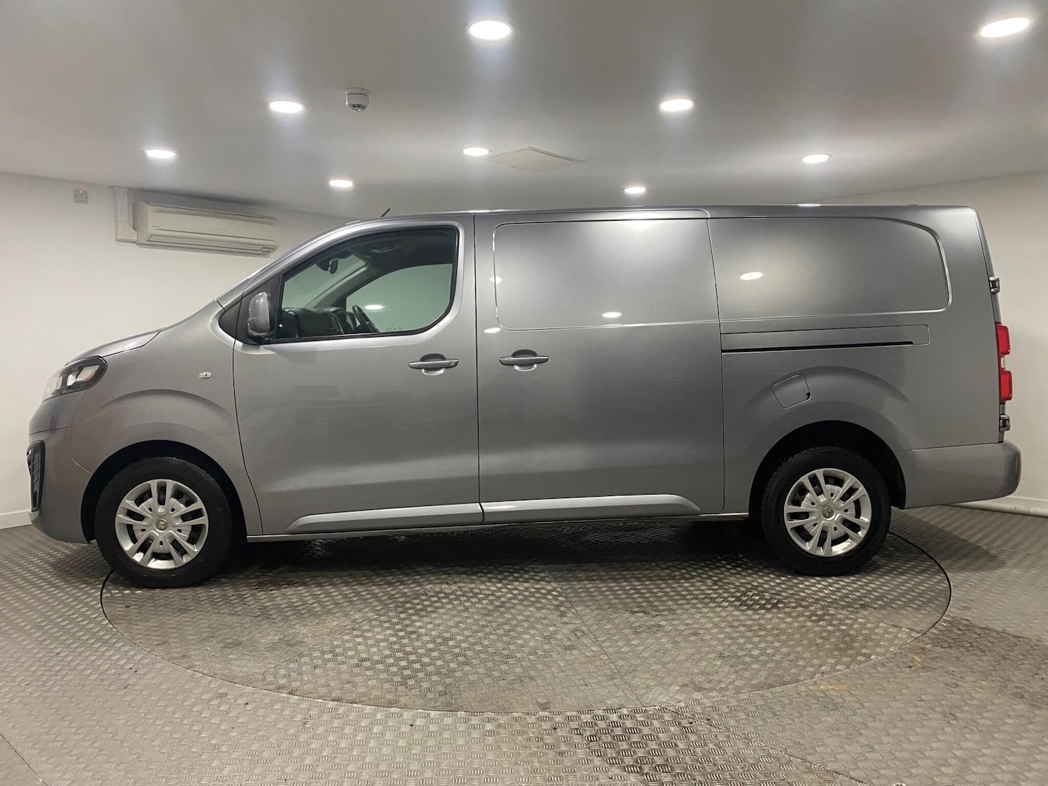 Used Vauxhall Vivaro 2019 for sale - 77119857: Photo 6