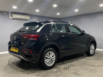 Used Volkswagen T-Roc 2022 for sale - 77587188: Photo