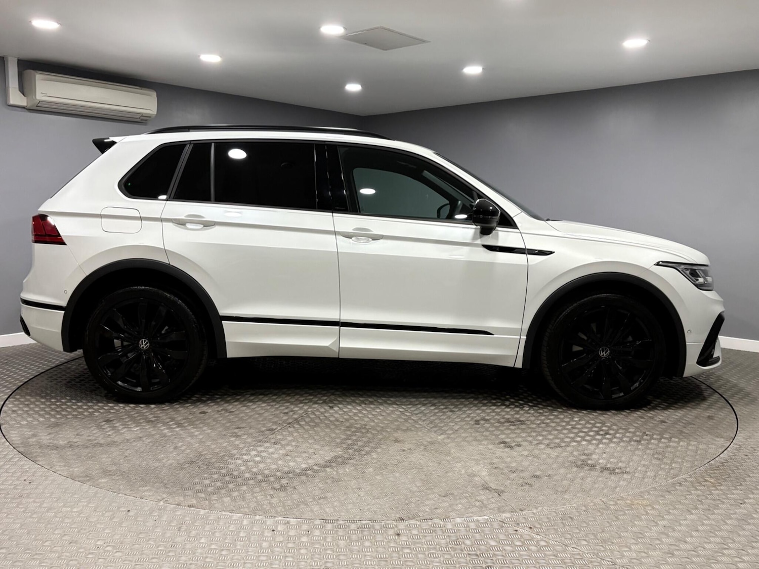 Used Volkswagen Tiguan 2024 for sale - 77657830: Photo 2