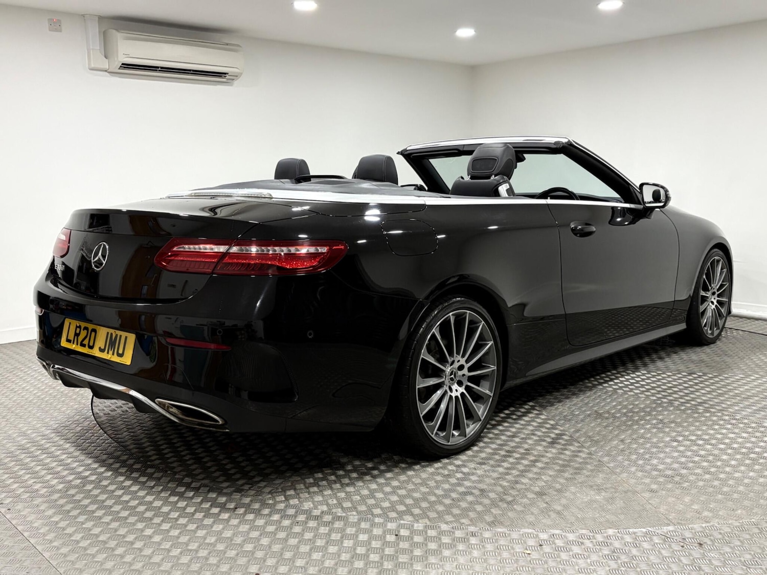 Used Mercedes-Benz E Class 2020 for sale - 77021223: Photo 3