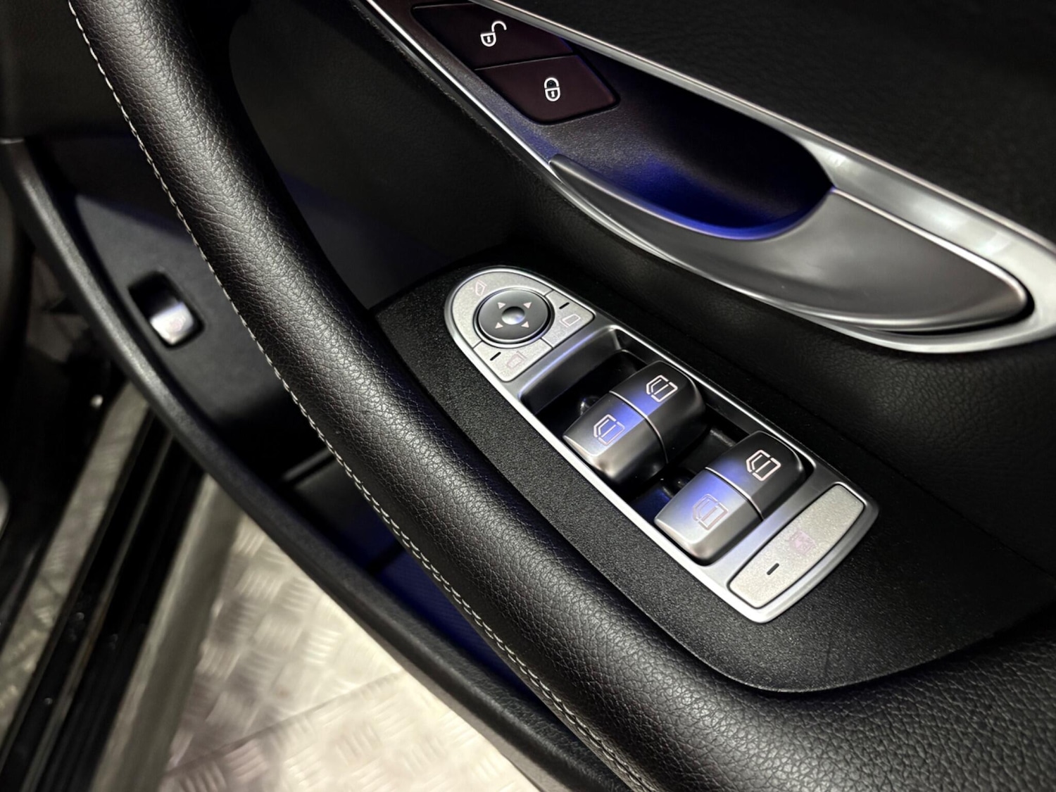 Used Mercedes-Benz E Class 2020 for sale - 77021223: Photo 40