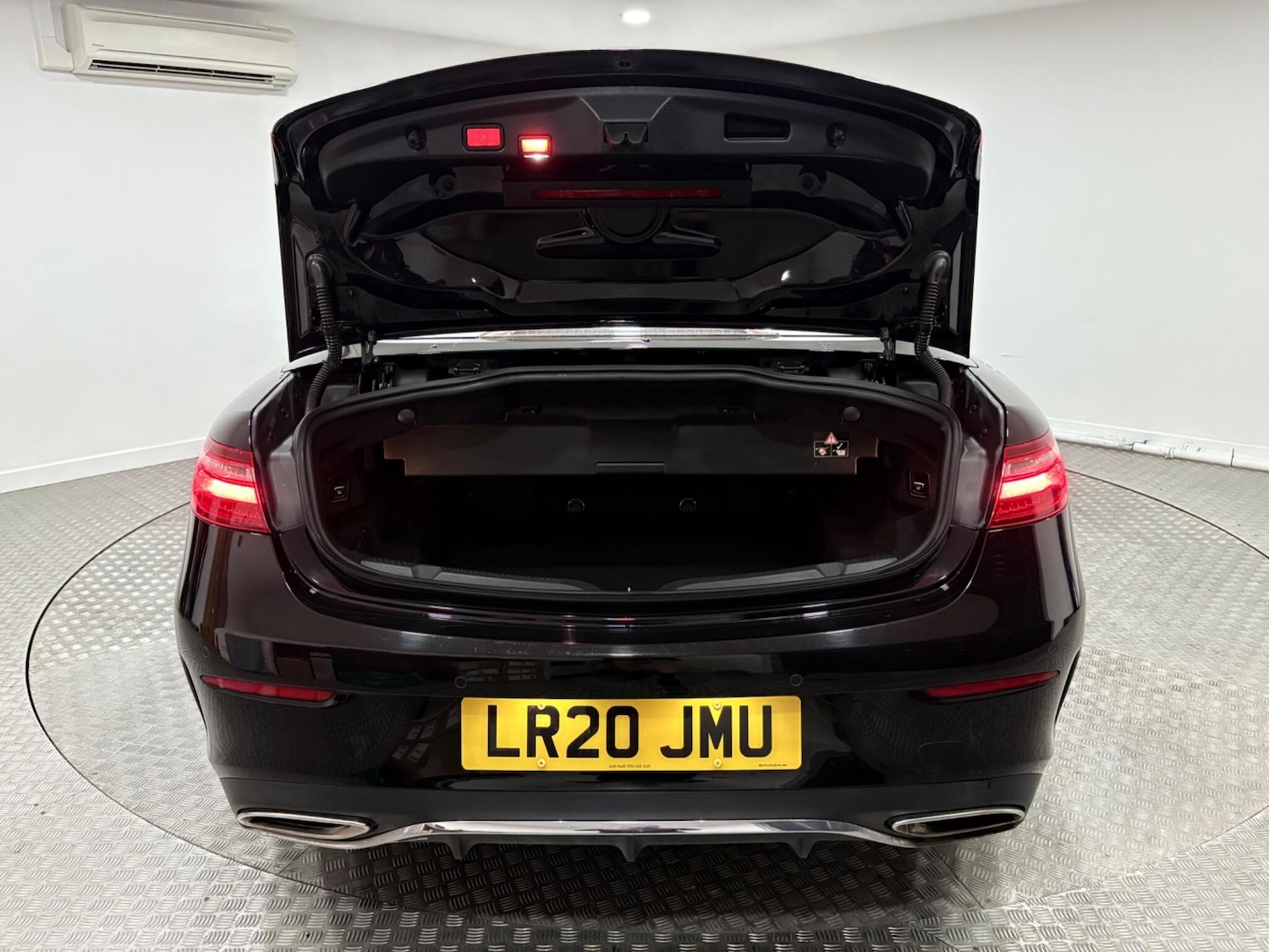 Used Mercedes-Benz E Class 2020 for sale - 77021223: Photo 44