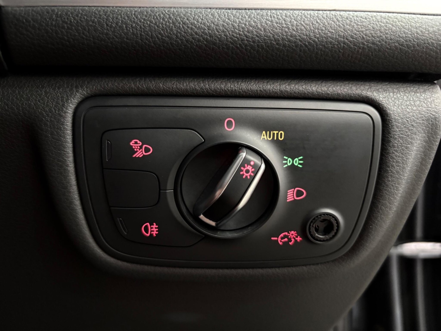 Used Audi A6 2014 for sale - 78019937: Photo 32