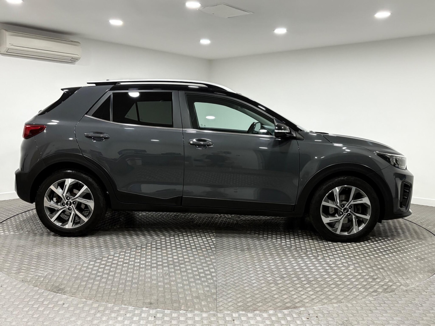 Used Kia Stonic 2021 for sale - 77021366: Photo 2