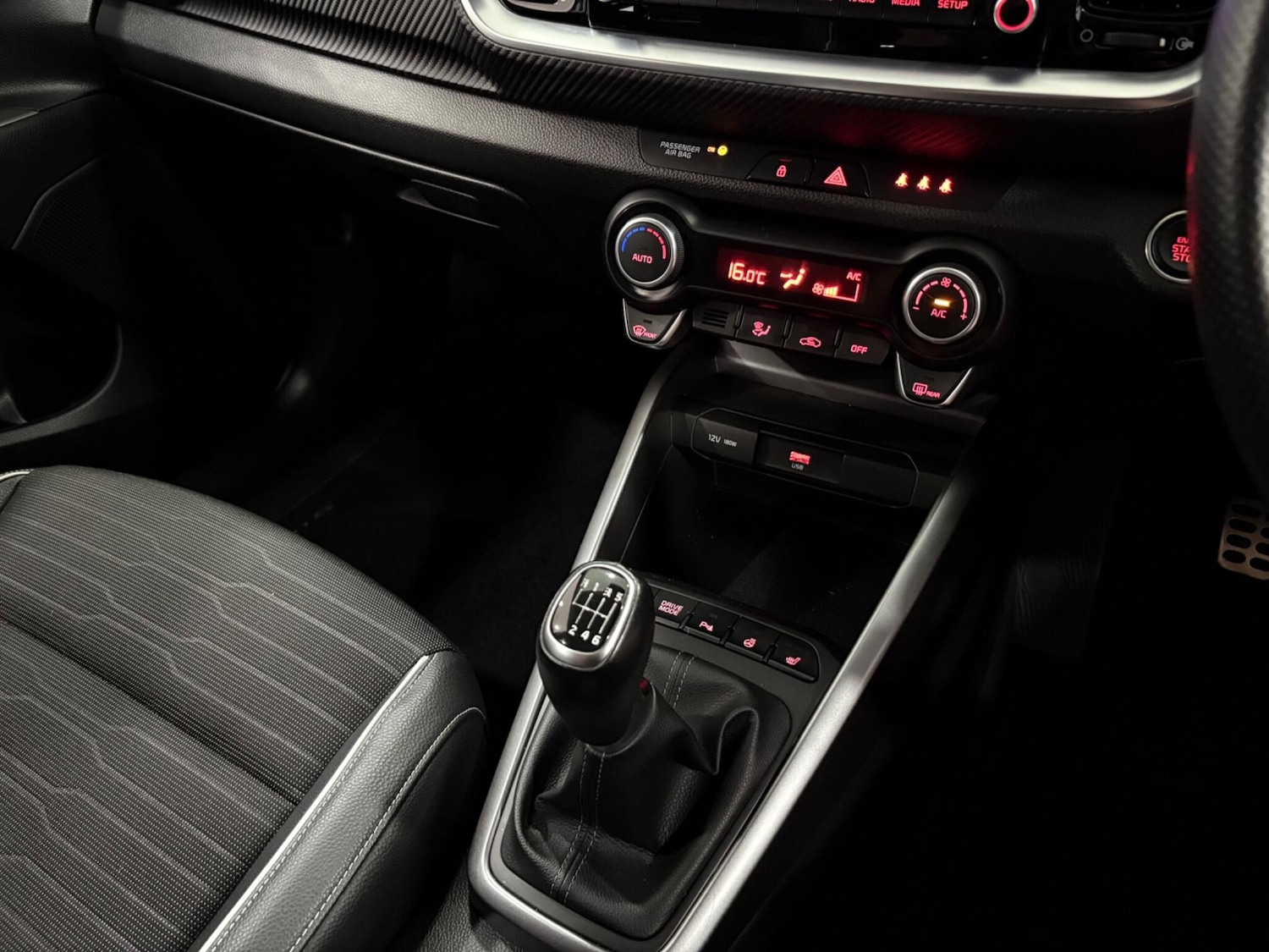 Used Kia Stonic 2021 for sale - 77021366: Photo 31