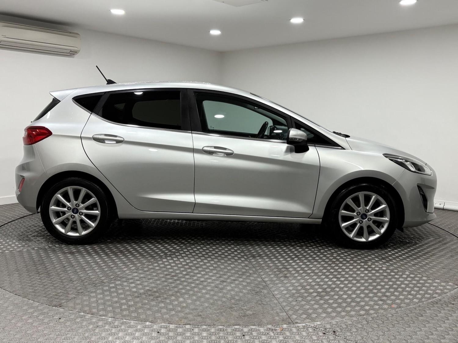 Used Ford Fiesta 2019 for sale - 76561335: Photo 2