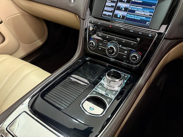 Used Jaguar XJ 2014 for sale - 76121693: Photo 31