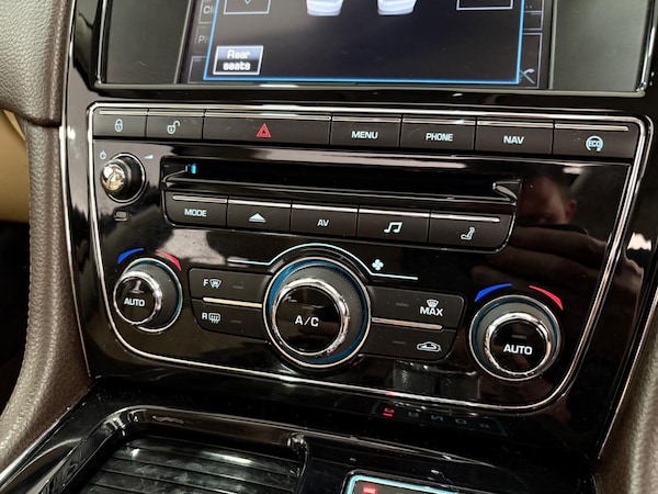 Used Jaguar XJ 2014 for sale - 76121693: Photo 32