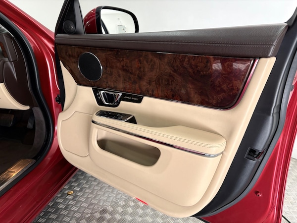 Used Jaguar XJ 2014 for sale - 76121693: Photo 37