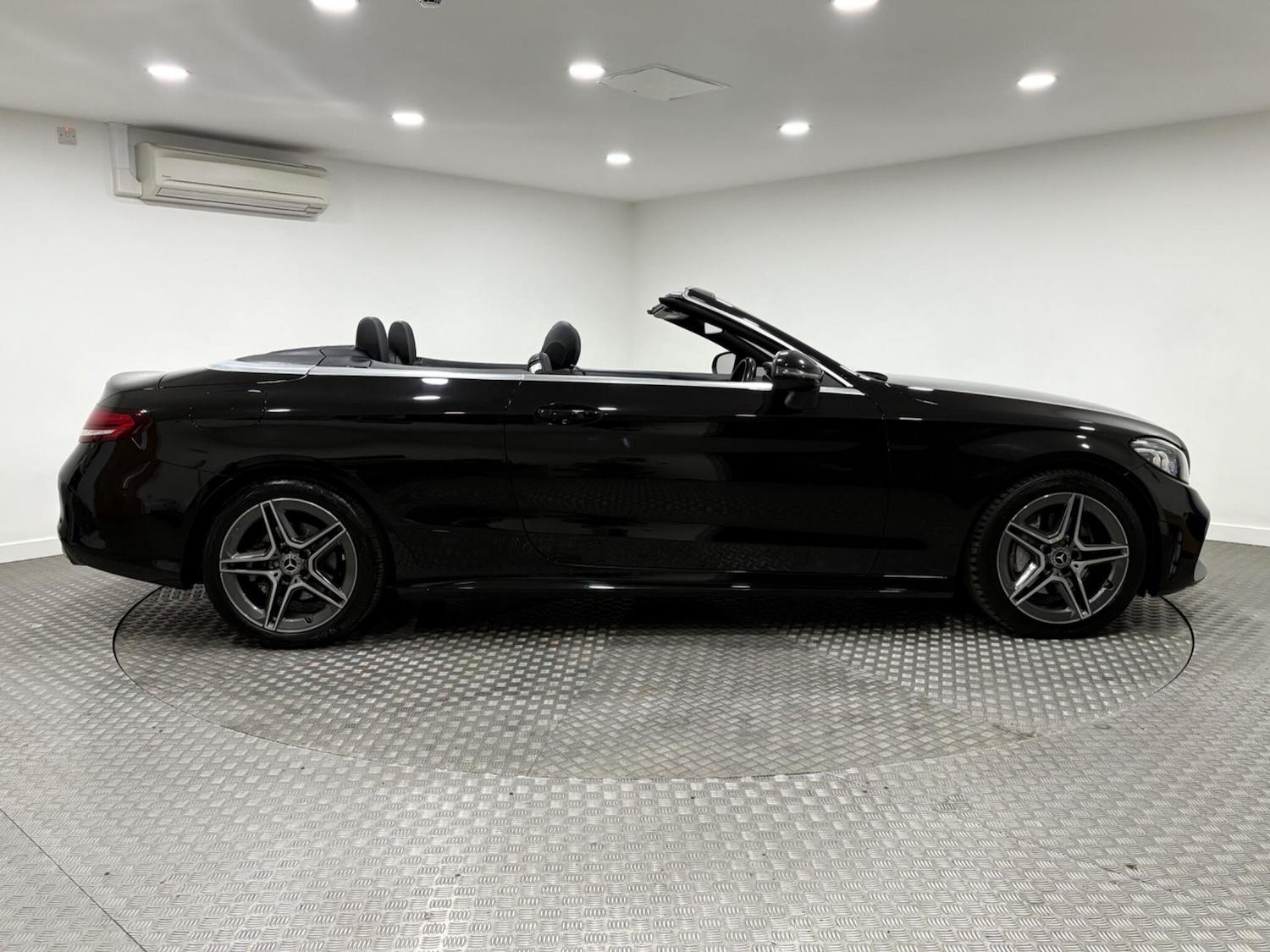 Used Mercedes-Benz C Class 2019 for sale - 77021340: Photo 2