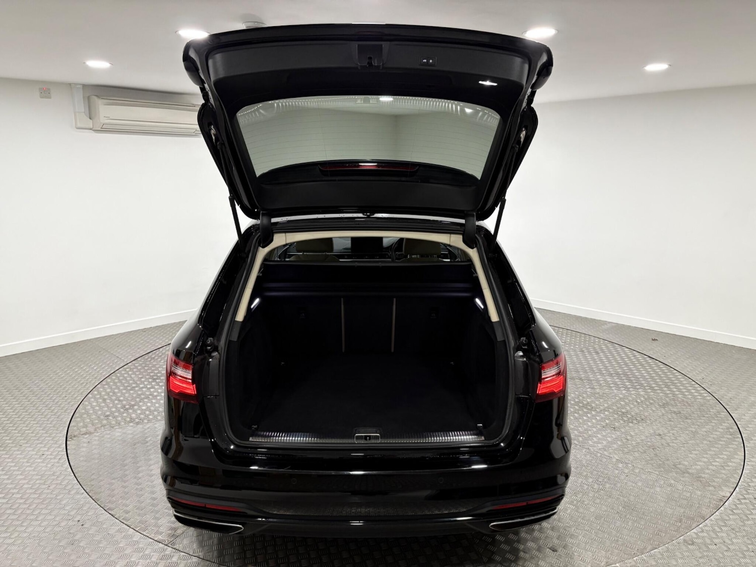 Used Audi A4 Avant 2021 for sale - 77020834: Photo 48