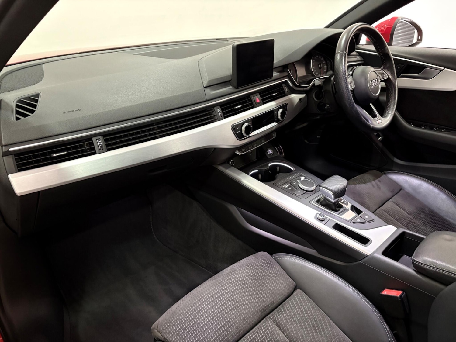 Used Audi A4 Avant 2019 for sale - 76295757: Photo 11