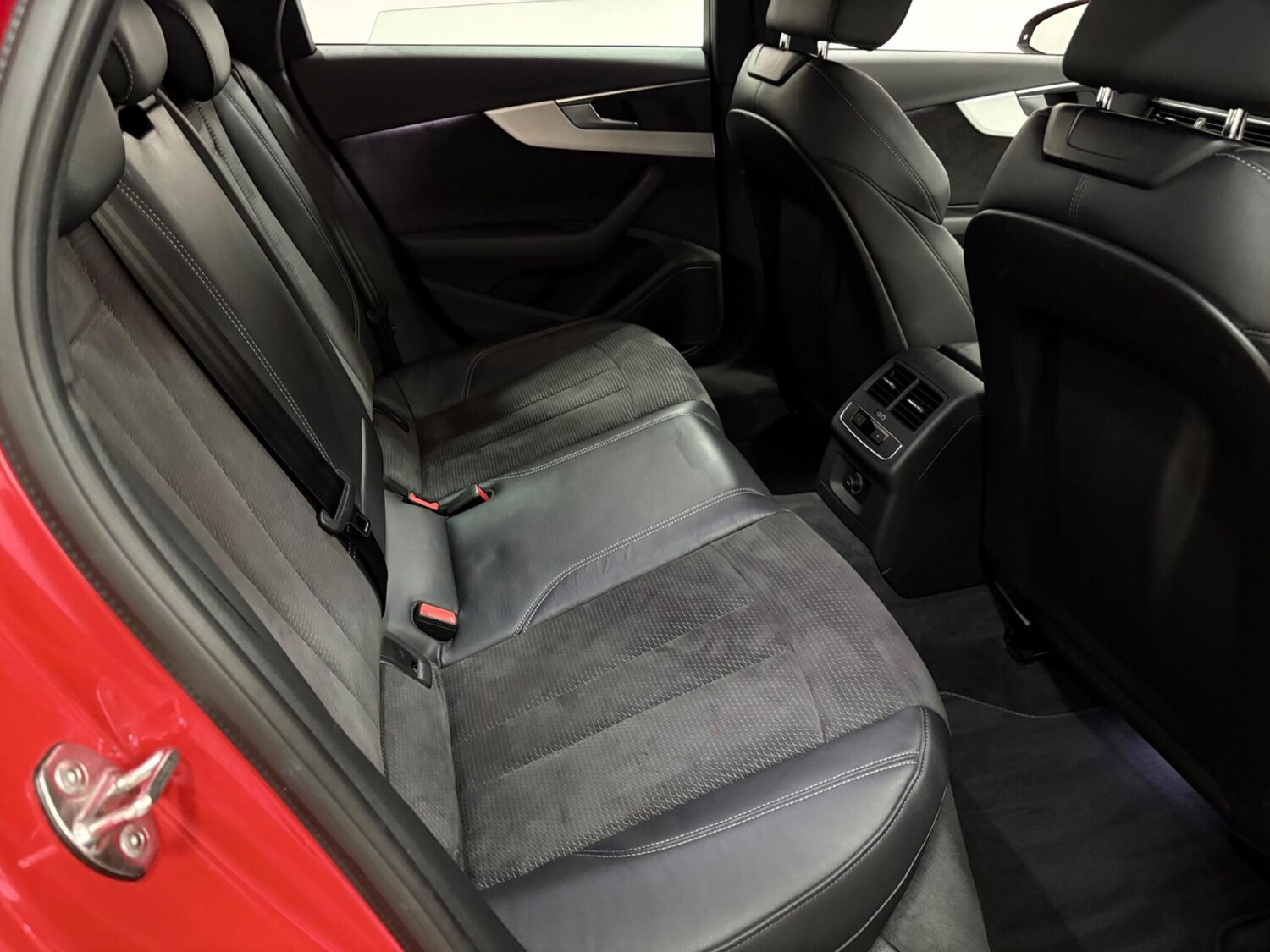 Used Audi A4 Avant 2019 for sale - 76295757: Photo 40