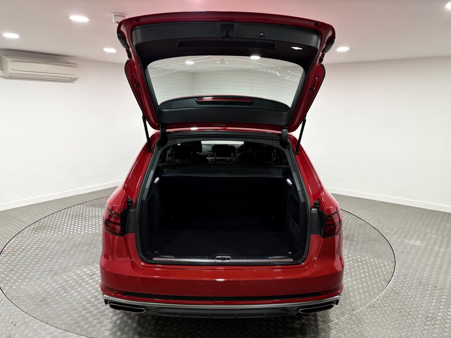 Used Audi A4 Avant 2019 for sale - 76295757: Photo 42