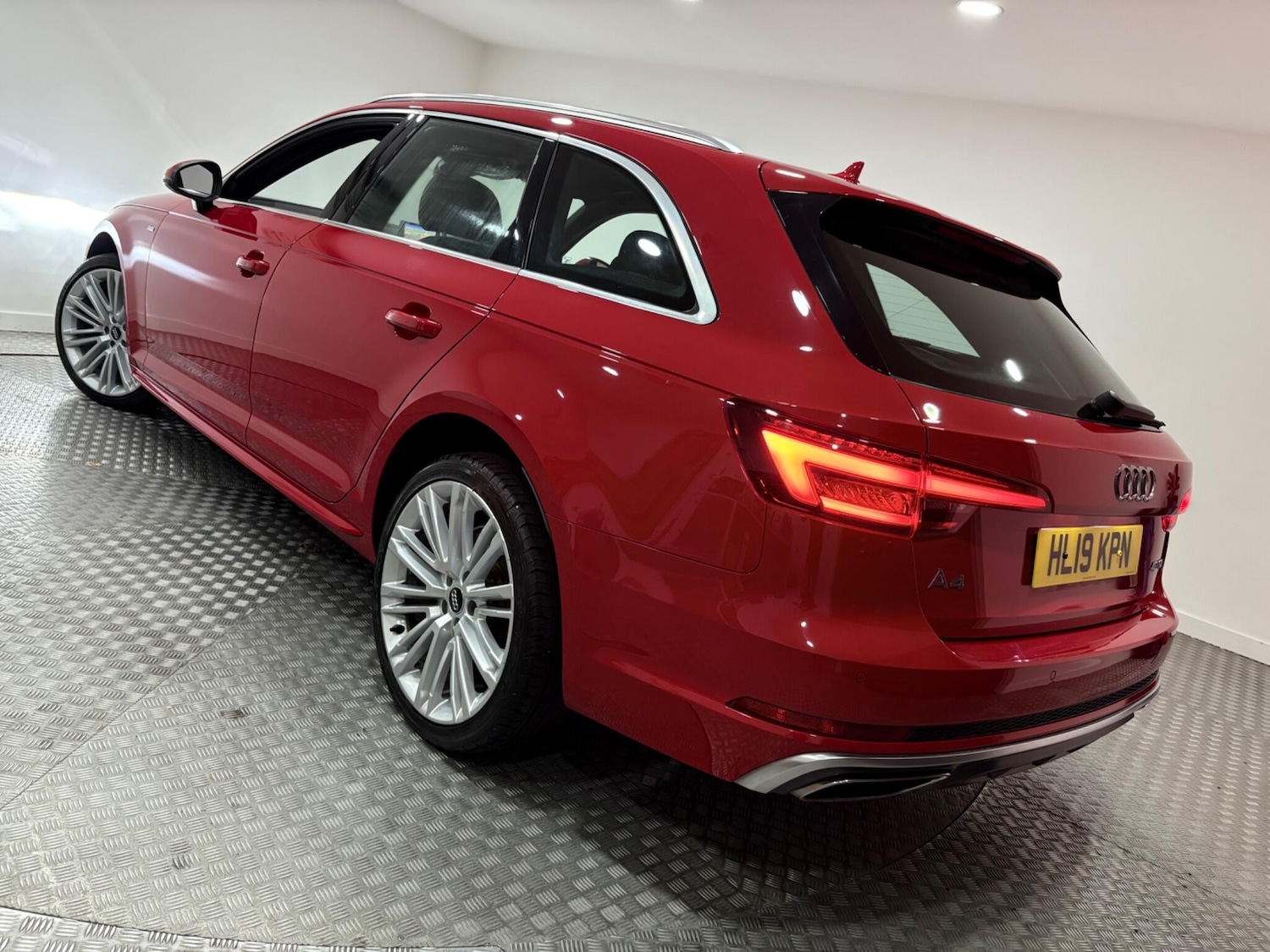 Used Audi A4 Avant 2019 for sale - 76295757: Photo 48