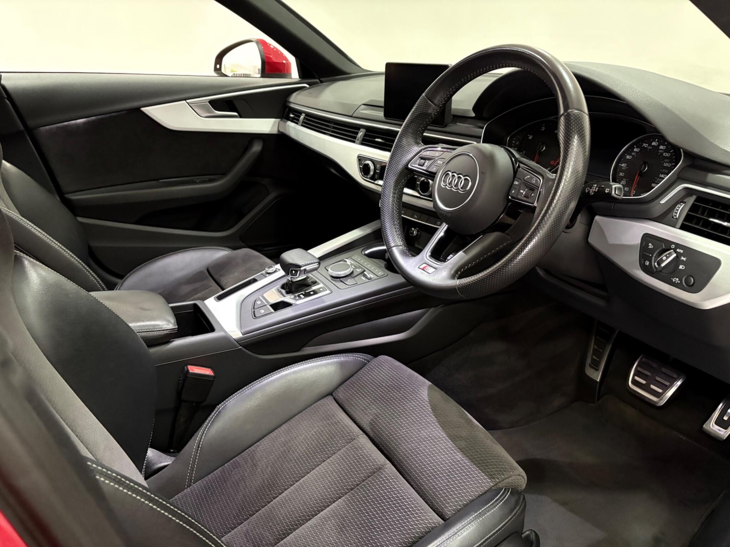 Used Audi A4 Avant 2019 for sale - 76295757: Photo 9