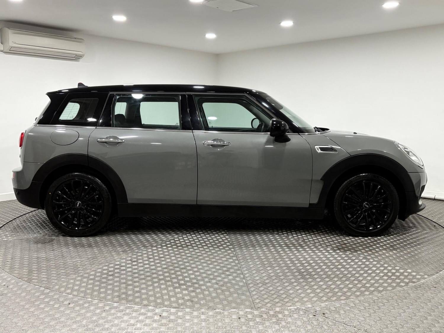 Used MINI Clubman 2019 for sale - 76701307: Photo 2