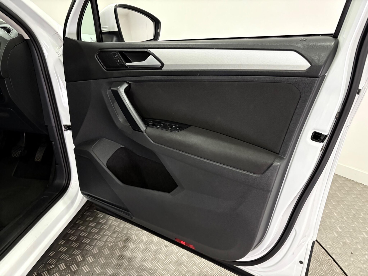 Used Volkswagen Tiguan 2016 for sale - 77021239: Photo 32