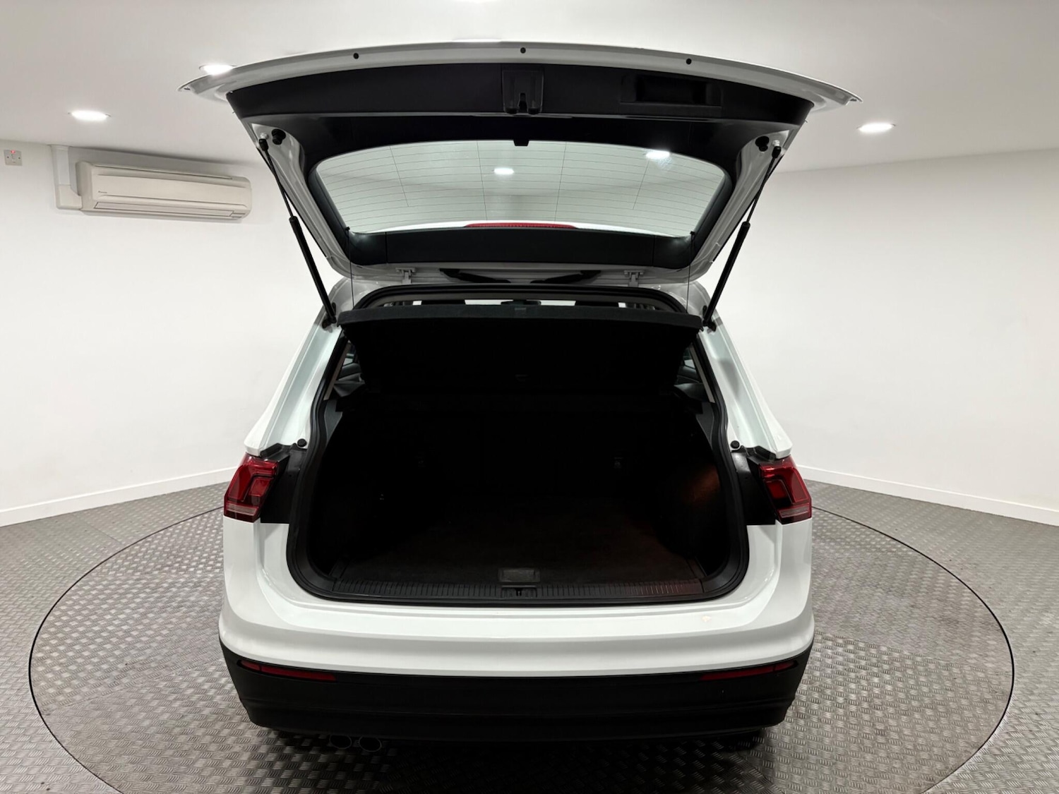 Used Volkswagen Tiguan 2016 for sale - 77021239: Photo 36