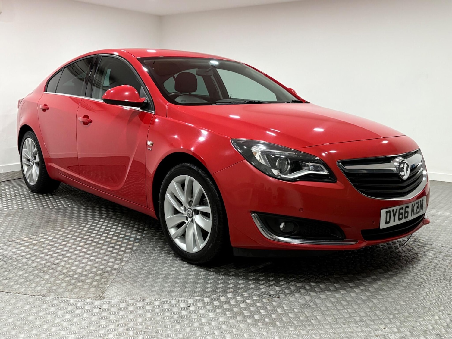 Used Vauxhall Insignia 2016 for sale - 76094658: Photo 1
