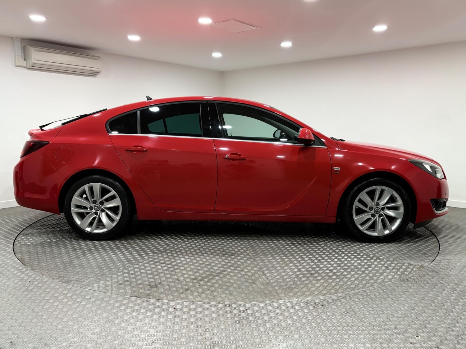Used Vauxhall Insignia 2016 for sale - 76094658: Photo 2