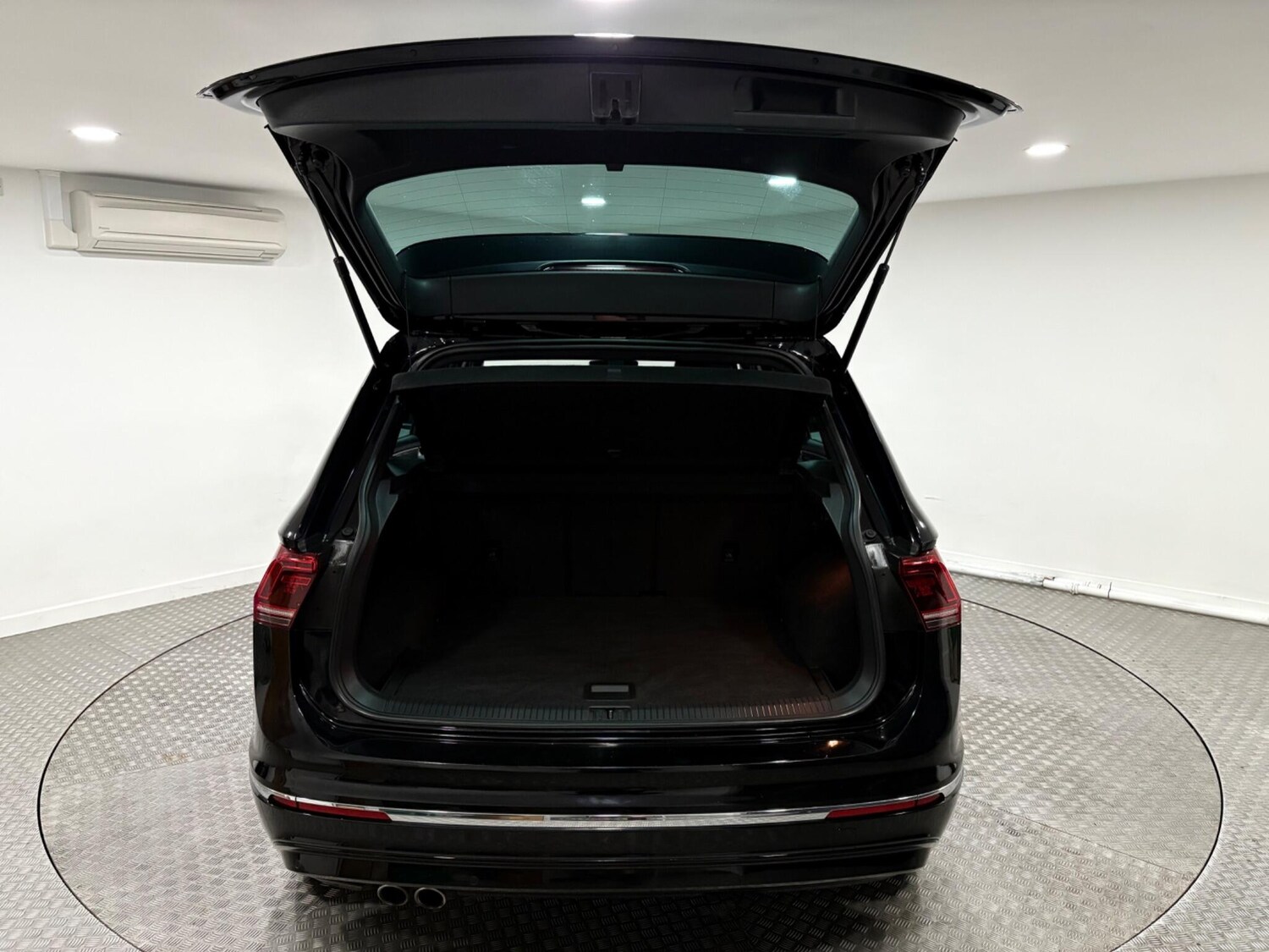 Used Volkswagen Tiguan 2018 for sale - 76397858: Photo 50