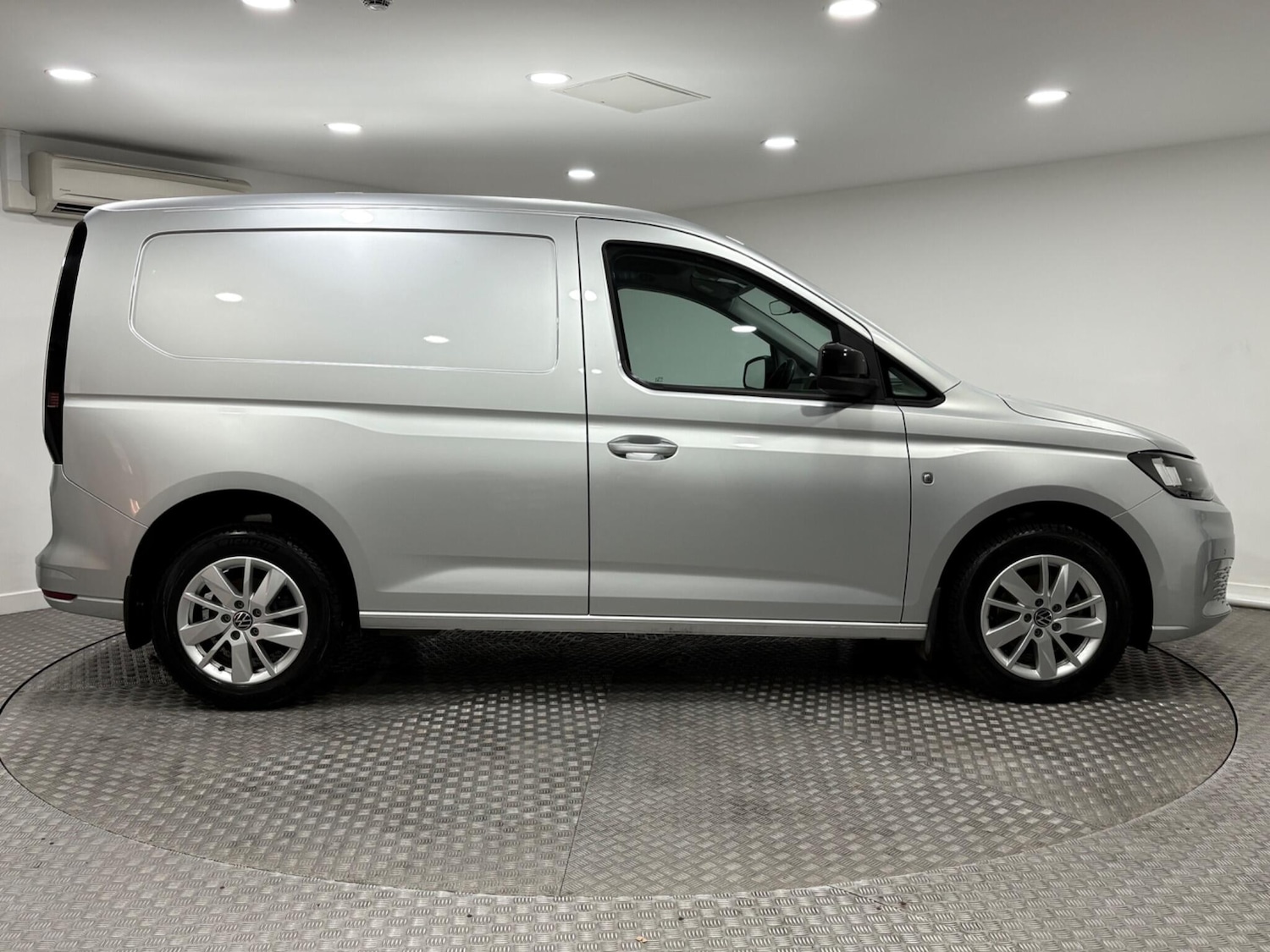 Used Volkswagen Caddy 2024 for sale - 77021158: Photo 2