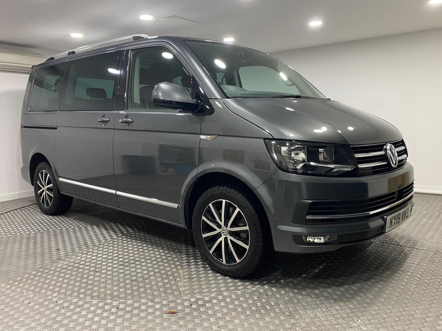 Used Volkswagen Caravelle 2019 for sale - 76398142: Photo 1