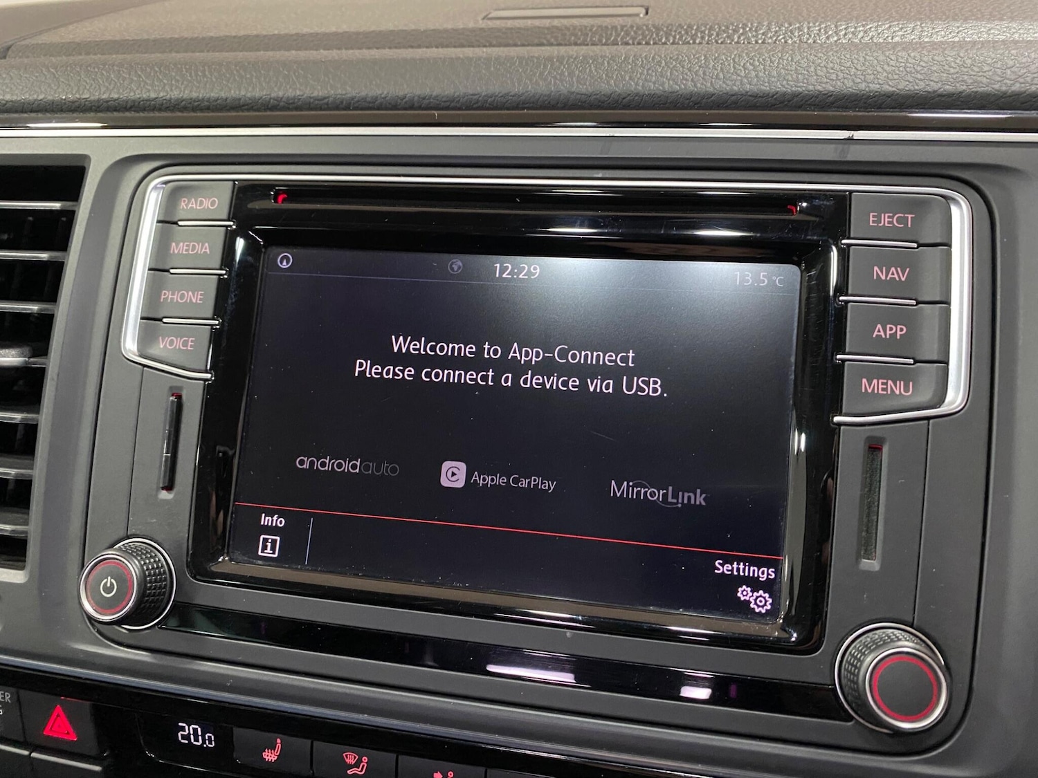 Used Volkswagen Caravelle 2019 for sale - 76398142: Photo 26