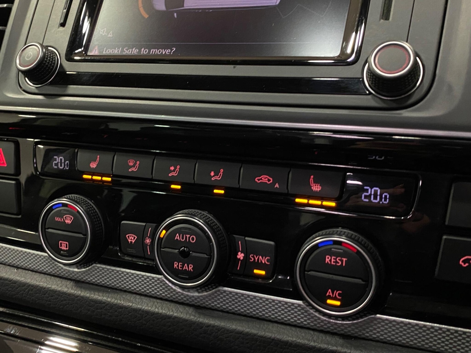 Used Volkswagen Caravelle 2019 for sale - 76398142: Photo 29