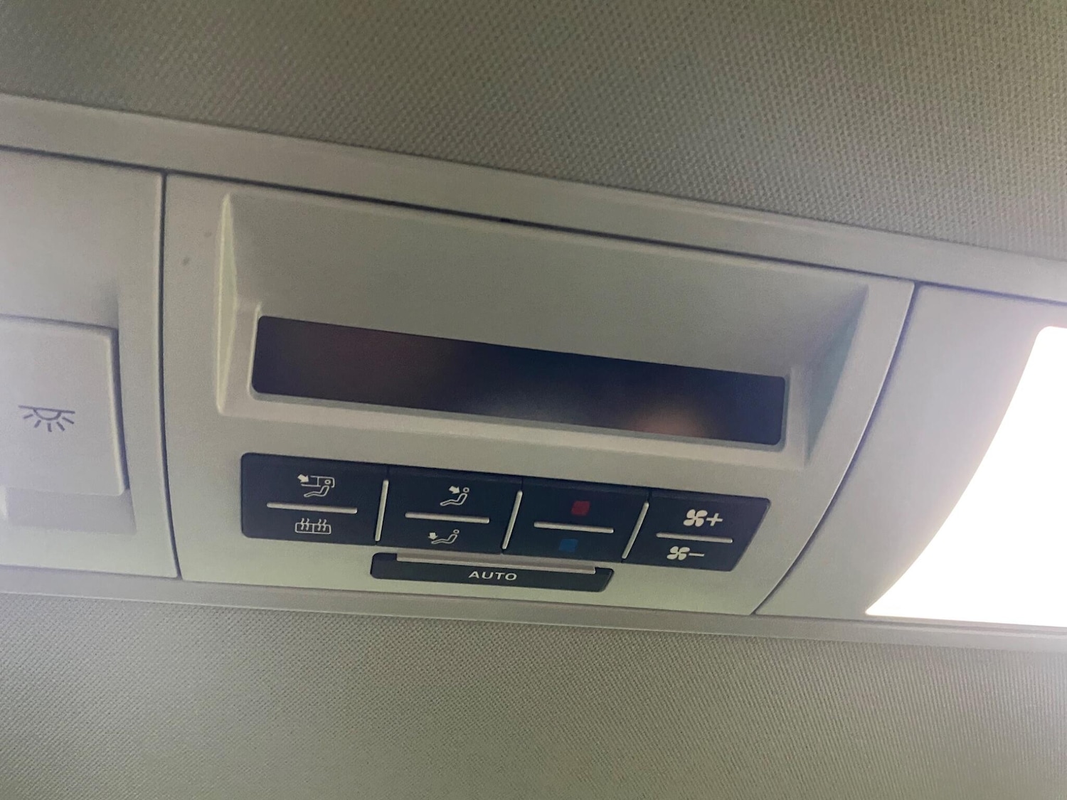 Used Volkswagen Caravelle 2019 for sale - 76398142: Photo 45