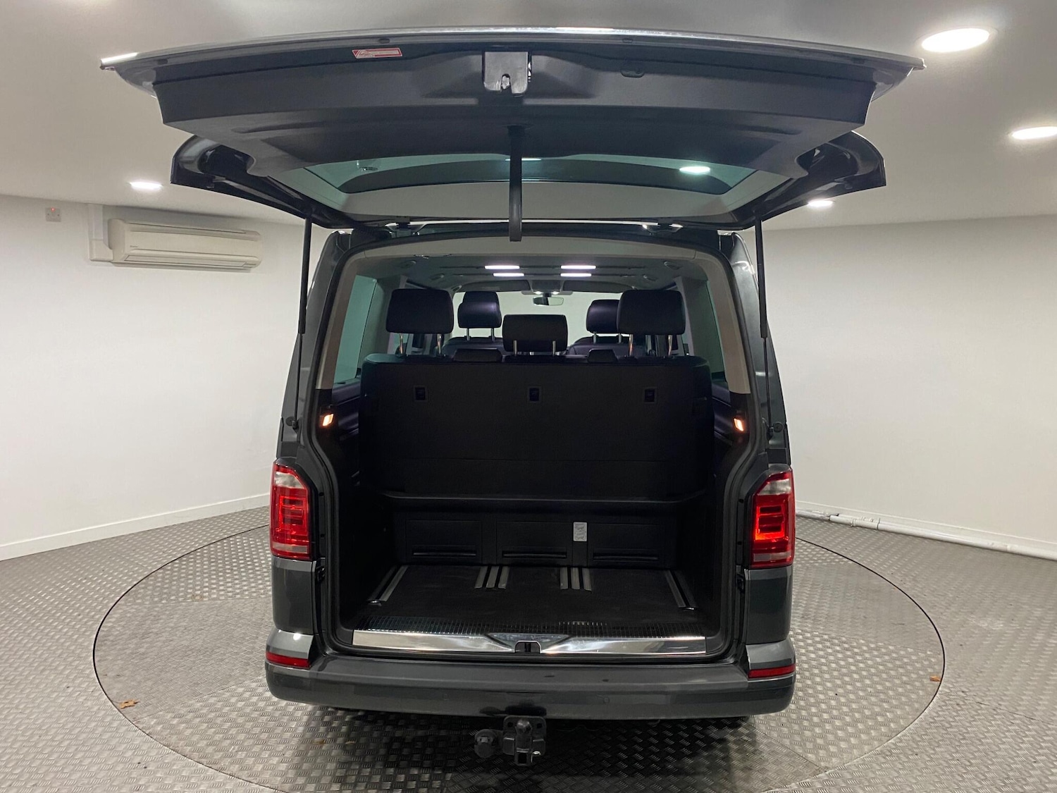 Used Volkswagen Caravelle 2019 for sale - 76398142: Photo 49