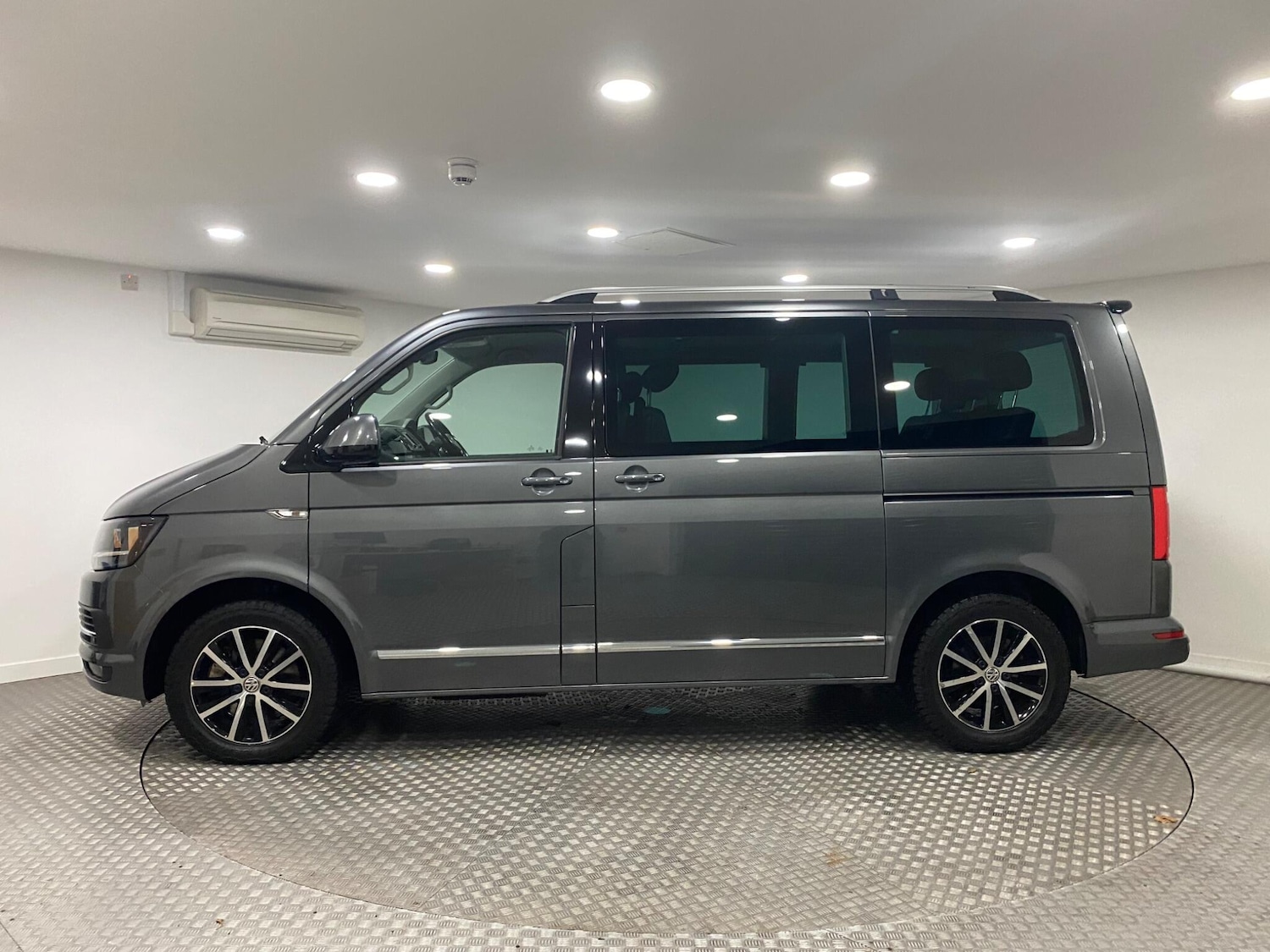 Used Volkswagen Caravelle 2019 for sale - 76398142: Photo 6