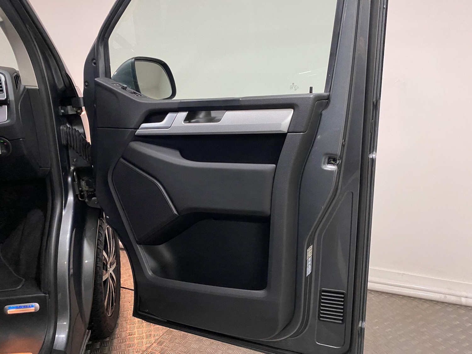 Used Volkswagen Caravelle 2019 for sale - 76398142: Photo 9