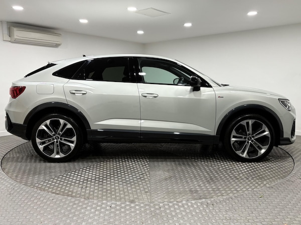 Used Audi Q3 2020 for sale - 76214323: Photo 2