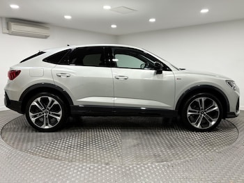 Used Audi Q3 2020 for sale - 76214323: Photo 2