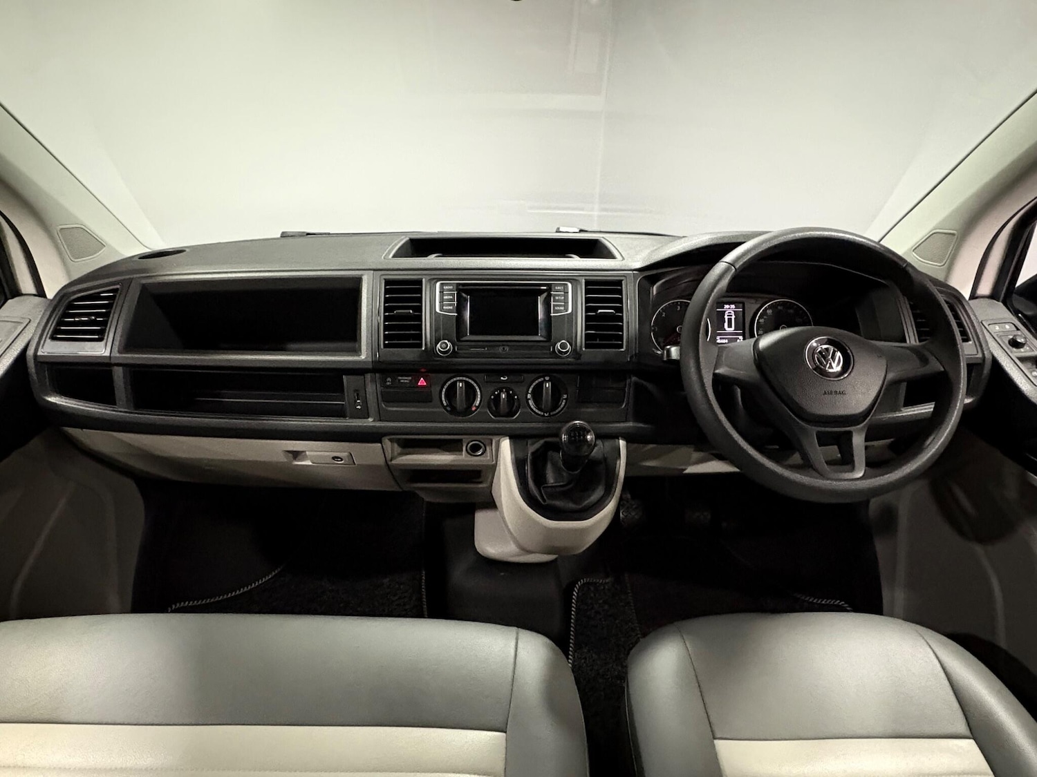 Used Volkswagen Transporter 2018 for sale - 78007348: Photo 10