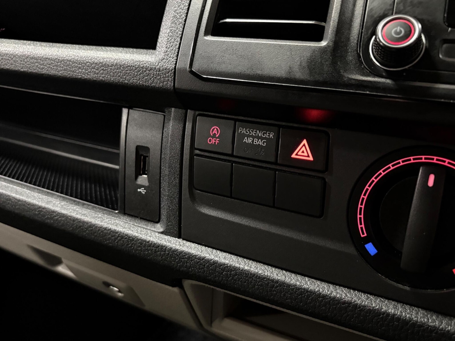 Used Volkswagen Transporter 2018 for sale - 78007348: Photo 38