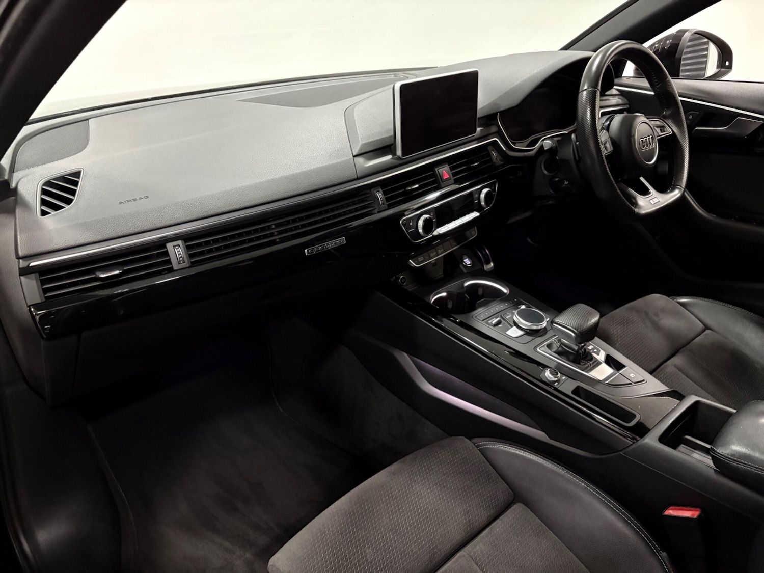 Used Audi A4 Avant 2018 for sale - 76440499: Photo 11