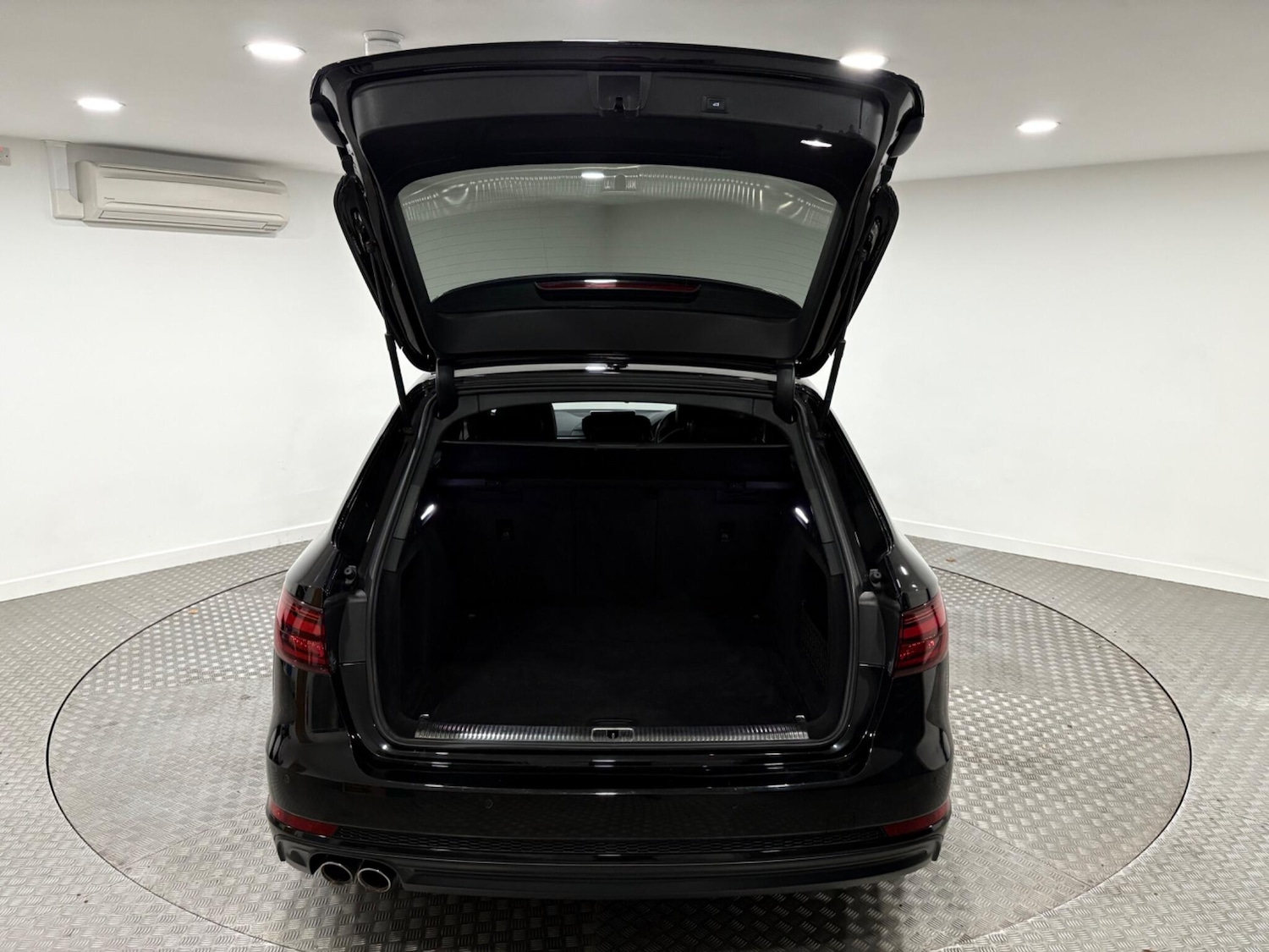 Used Audi A4 Avant 2018 for sale - 76440499: Photo 45