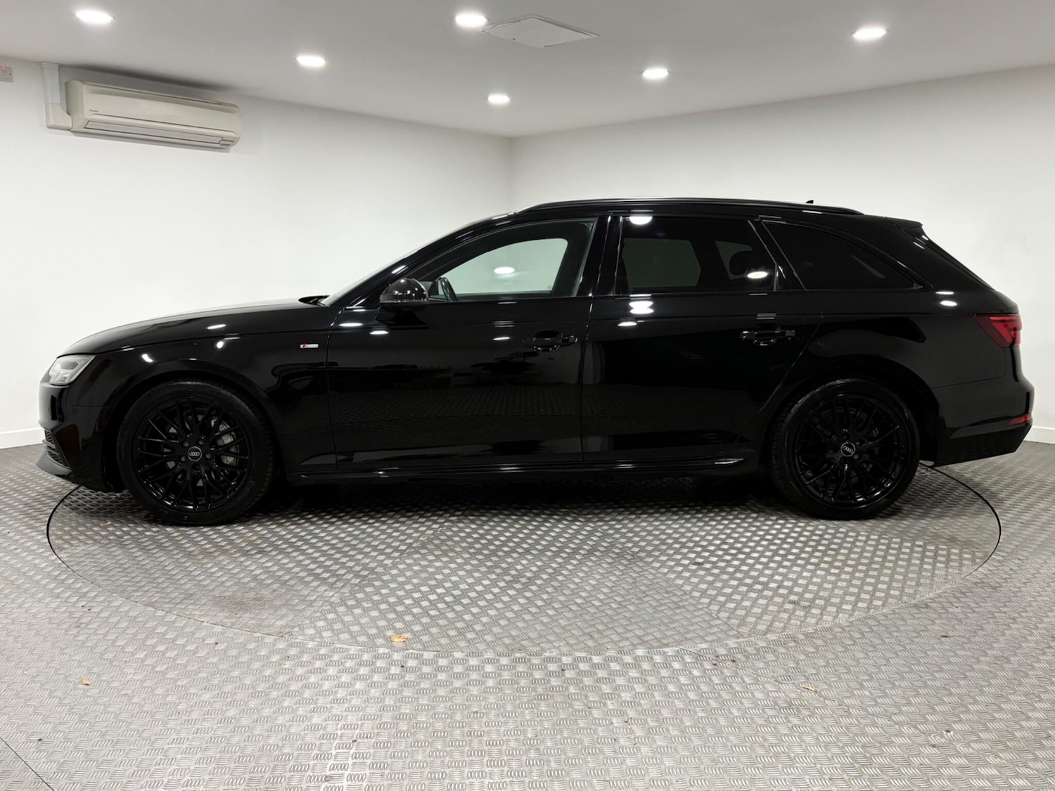 Used Audi A4 Avant 2018 for sale - 76440499: Photo 6