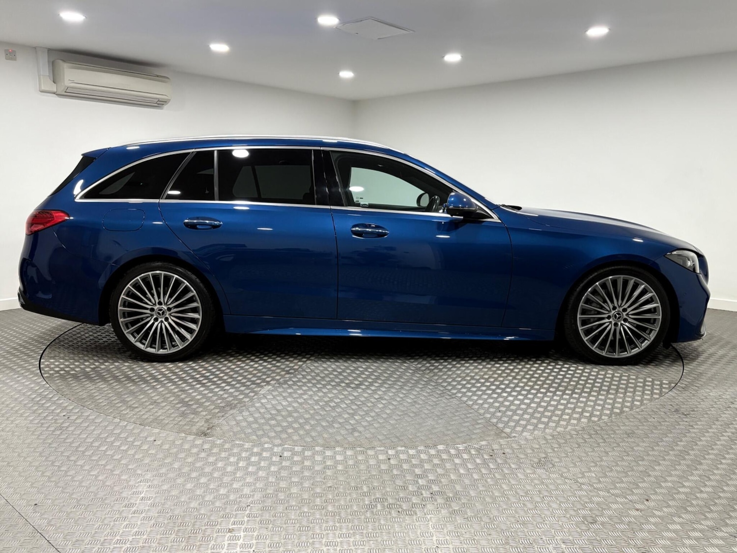 Used Mercedes-Benz C Class 2023 for sale - 77021344: Photo 2